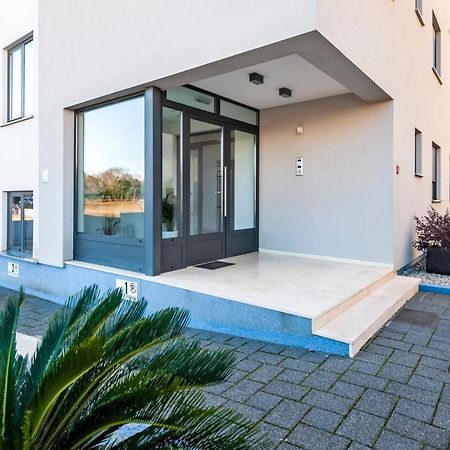 Sunny Day - Apartment With Parking Ρόβινι Εξωτερικό φωτογραφία
