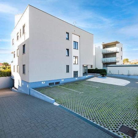 Sunny Day - Apartment With Parking Ρόβινι Εξωτερικό φωτογραφία