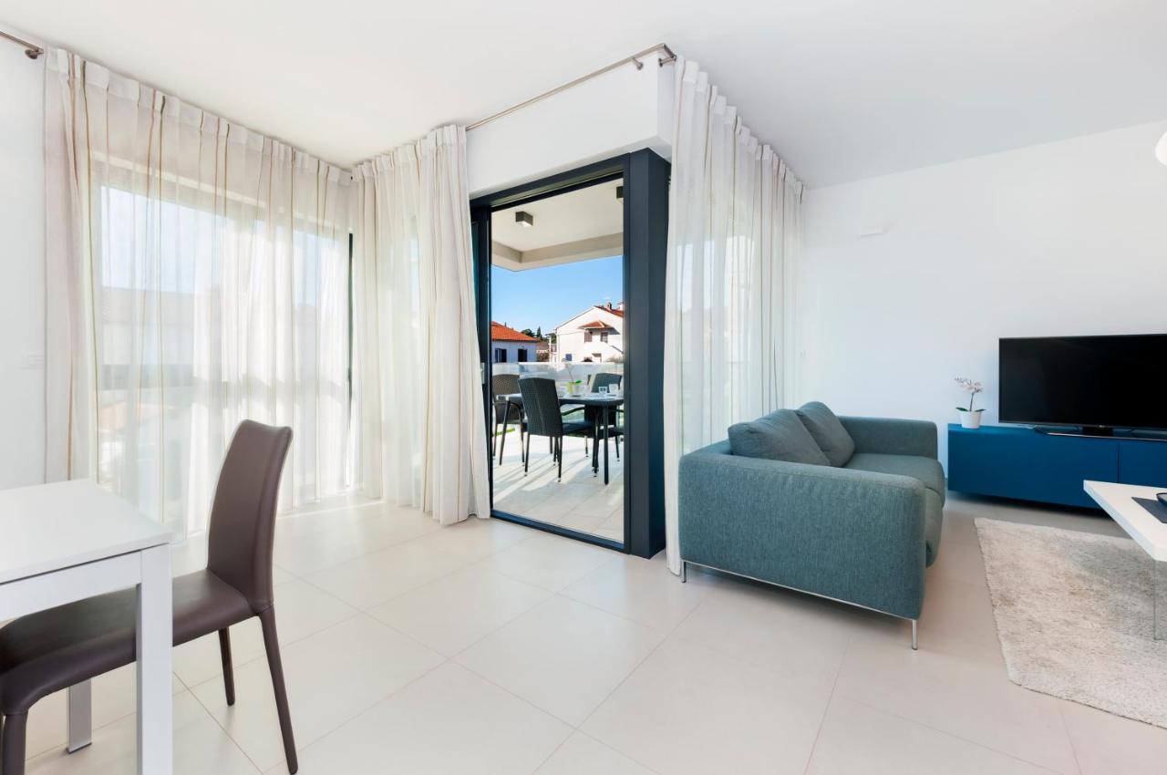 Sunny Day - Apartment With Parking Ρόβινι Εξωτερικό φωτογραφία
