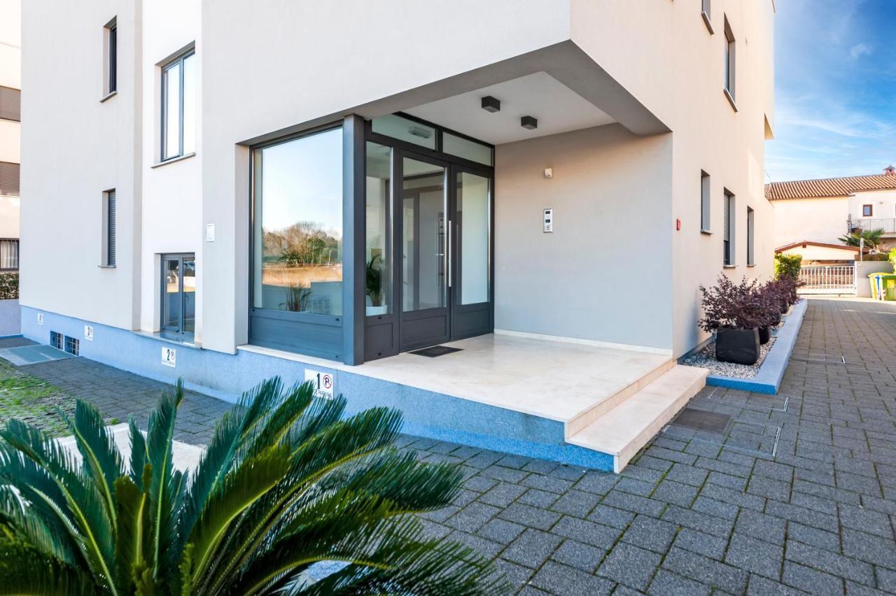 Sunny Day - Apartment With Parking Ρόβινι Εξωτερικό φωτογραφία