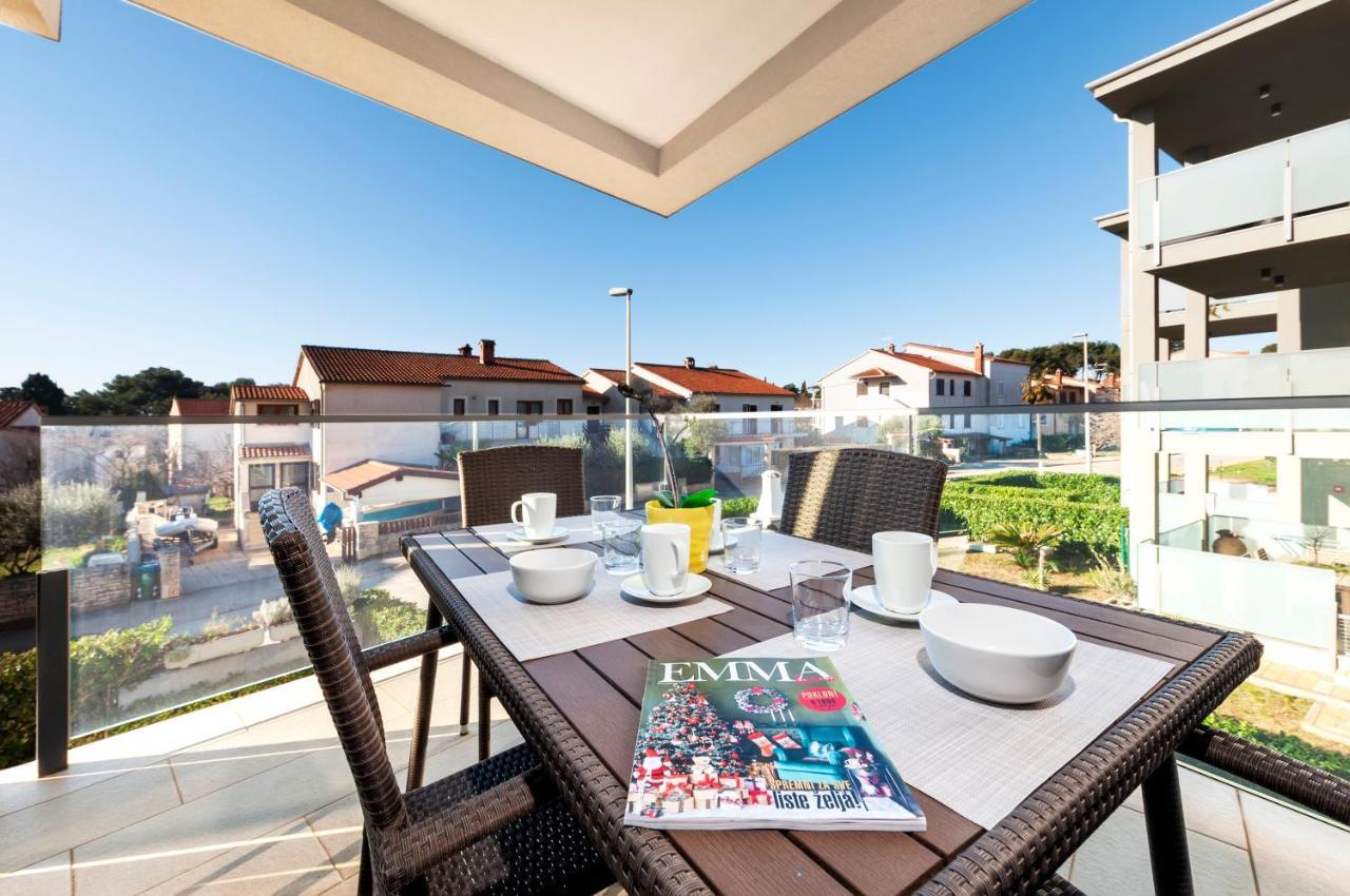Sunny Day - Apartment With Parking Ρόβινι Εξωτερικό φωτογραφία