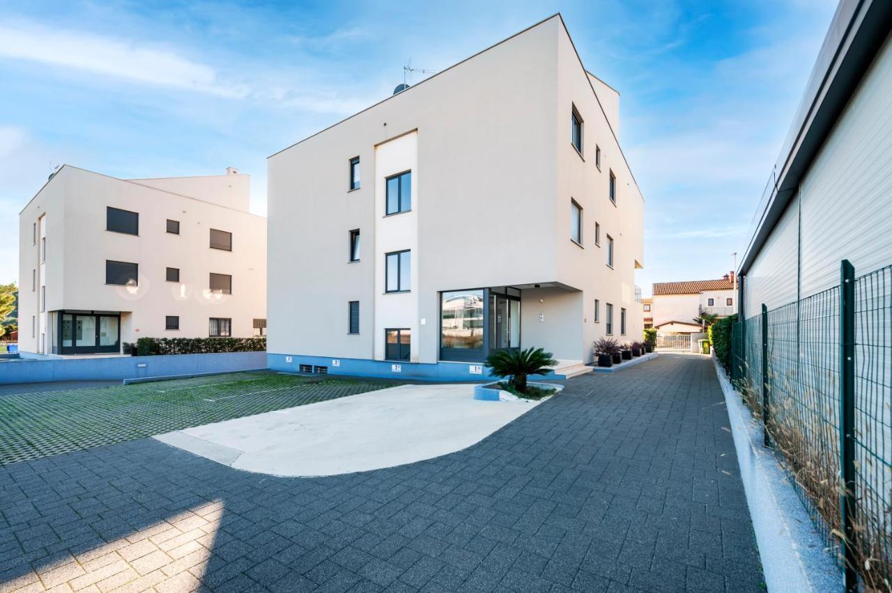 Sunny Day - Apartment With Parking Ρόβινι Εξωτερικό φωτογραφία