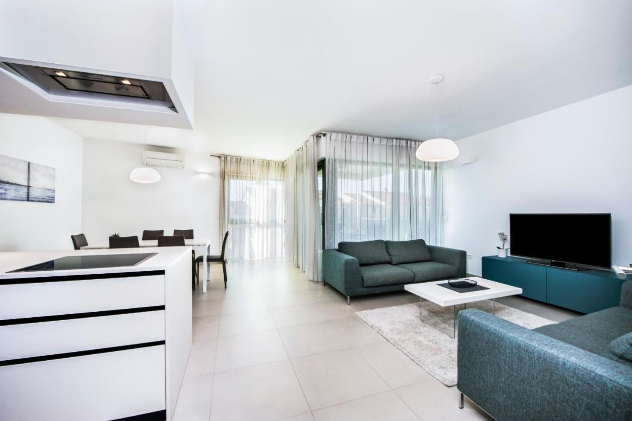 Sunny Day - Apartment With Parking Ρόβινι Εξωτερικό φωτογραφία