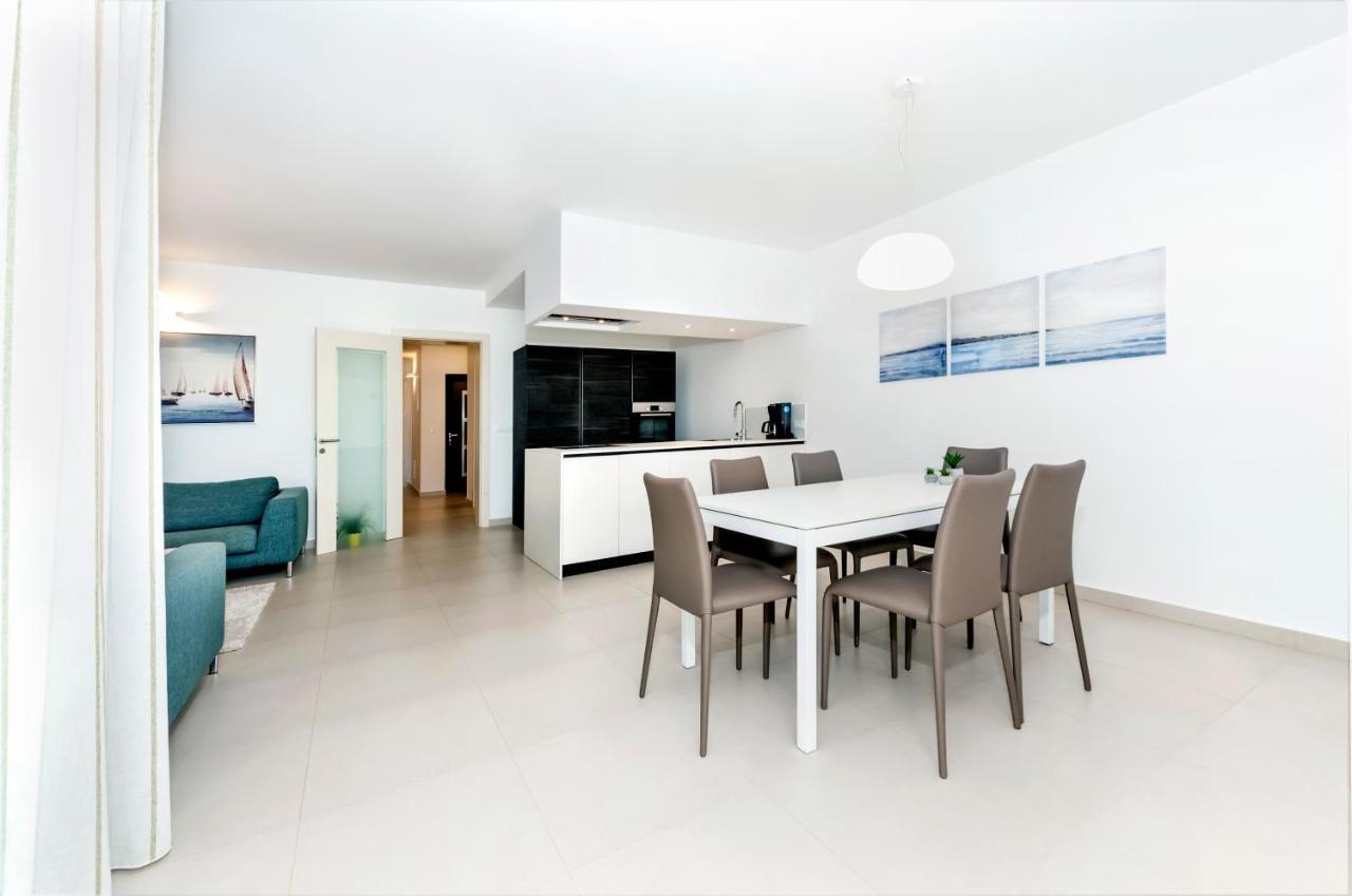 Sunny Day - Apartment With Parking Ρόβινι Εξωτερικό φωτογραφία